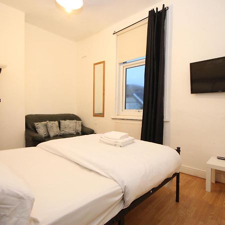 Cosy Casa: Beachfront Promenade Retreat with Free Parking Blackpool Exterior photo
