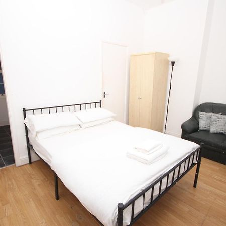 Cosy Casa: Beachfront Promenade Retreat with Free Parking Blackpool Exterior photo