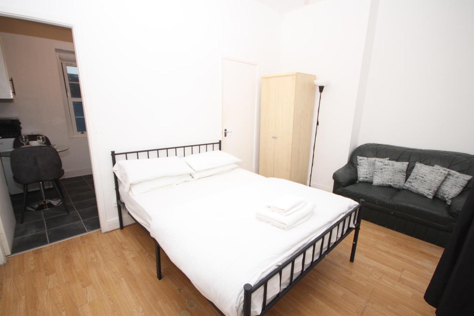 Cosy Casa: Beachfront Promenade Retreat with Free Parking Blackpool Exterior photo