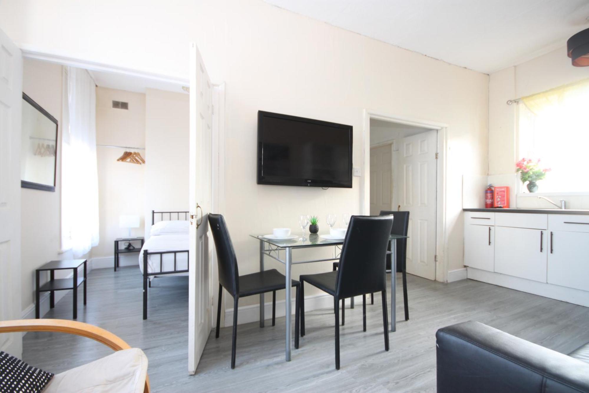 Cosy Casa: Beachfront Promenade Retreat with Free Parking Blackpool Exterior photo
