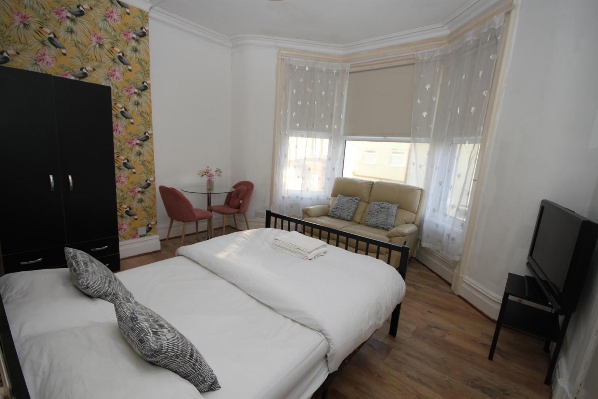 Cosy Casa: Beachfront Promenade Retreat with Free Parking Blackpool Exterior photo