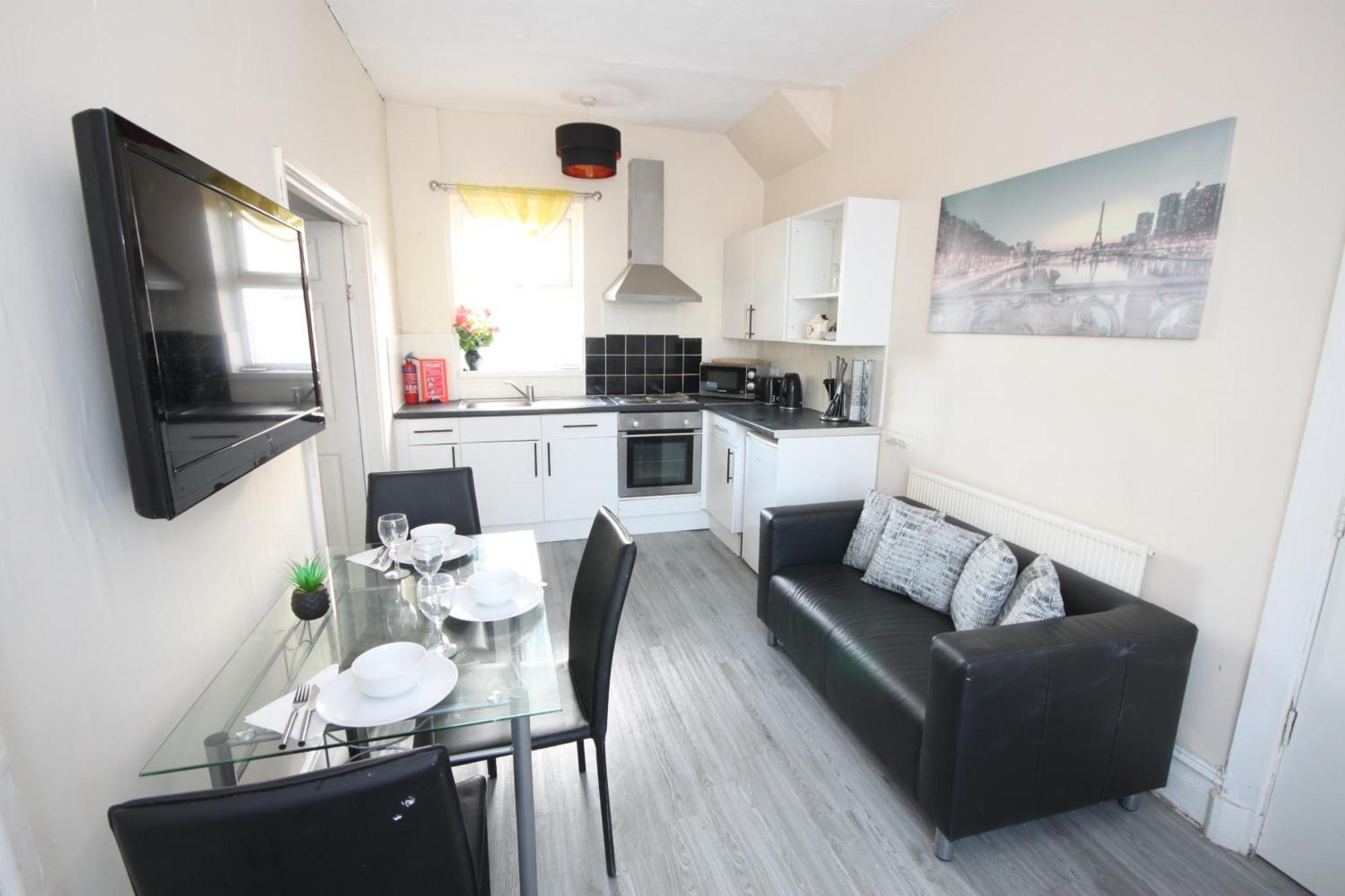 Cosy Casa: Beachfront Promenade Retreat with Free Parking Blackpool Exterior photo
