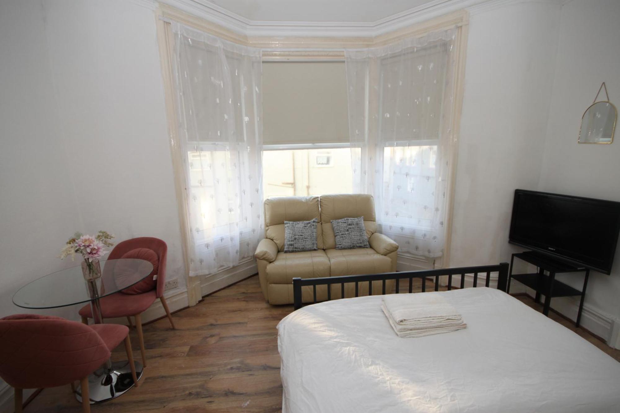 Cosy Casa: Beachfront Promenade Retreat with Free Parking Blackpool Exterior photo