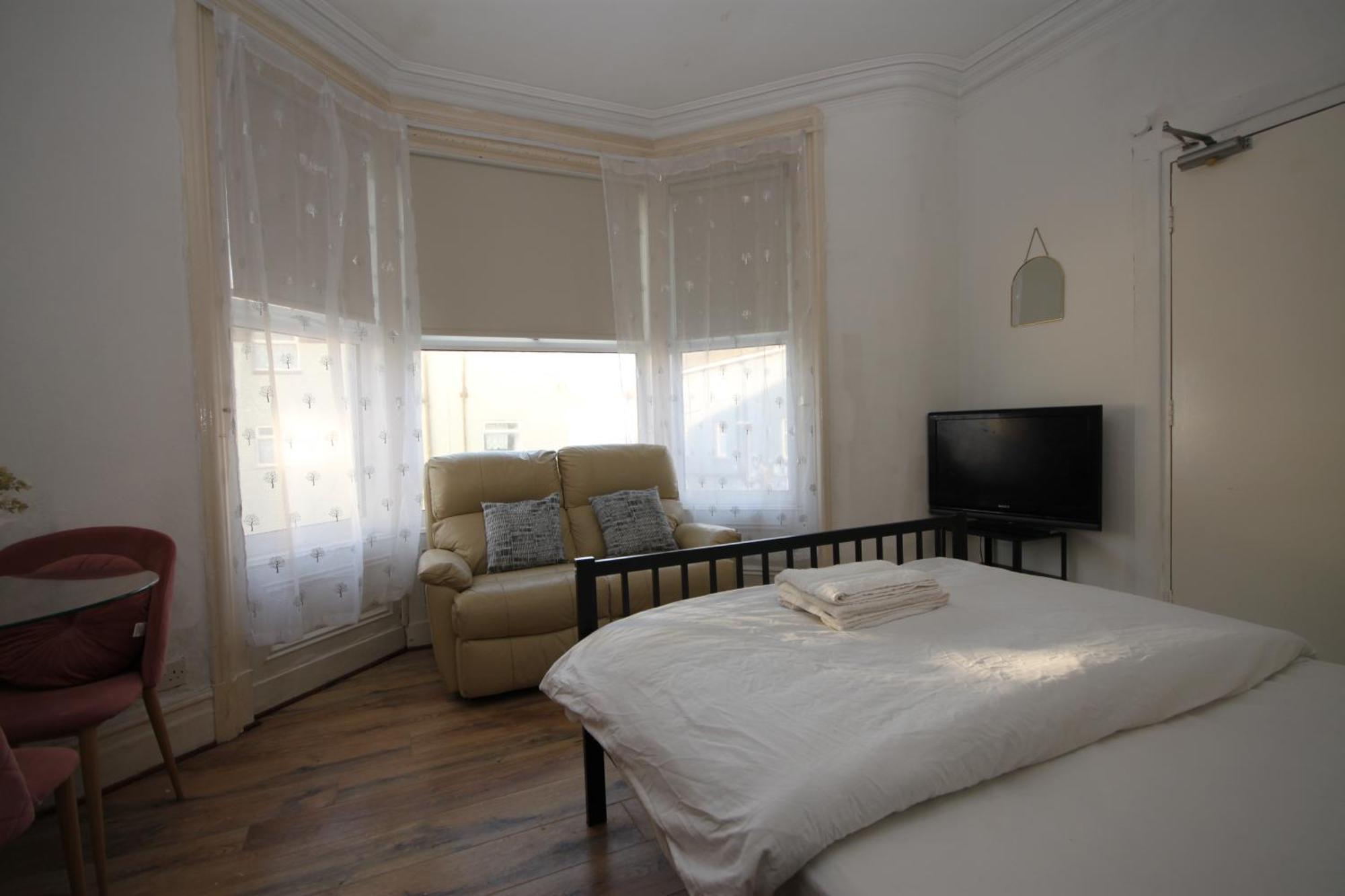 Cosy Casa: Beachfront Promenade Retreat with Free Parking Blackpool Room photo