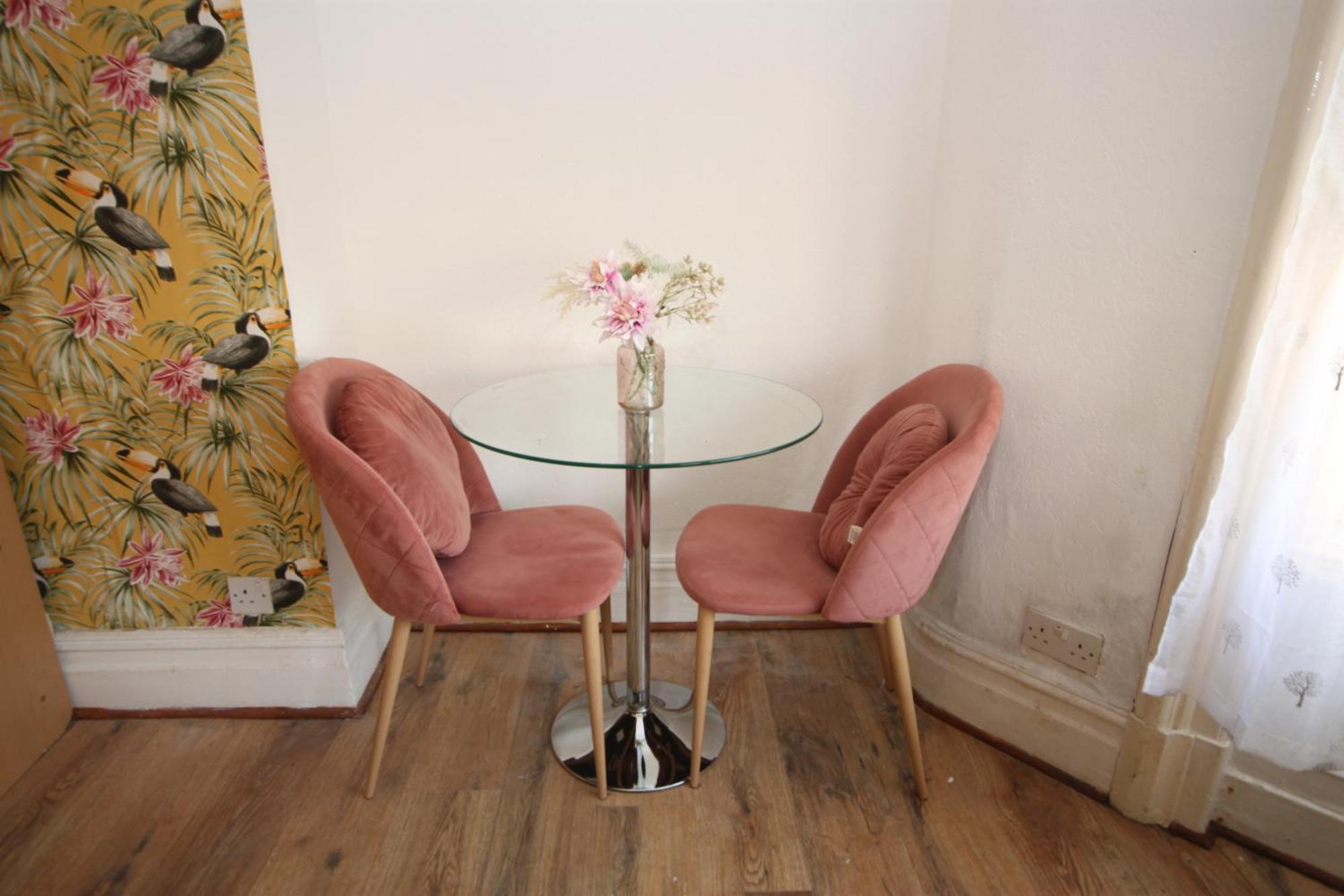 Cosy Casa: Beachfront Promenade Retreat with Free Parking Blackpool Exterior photo