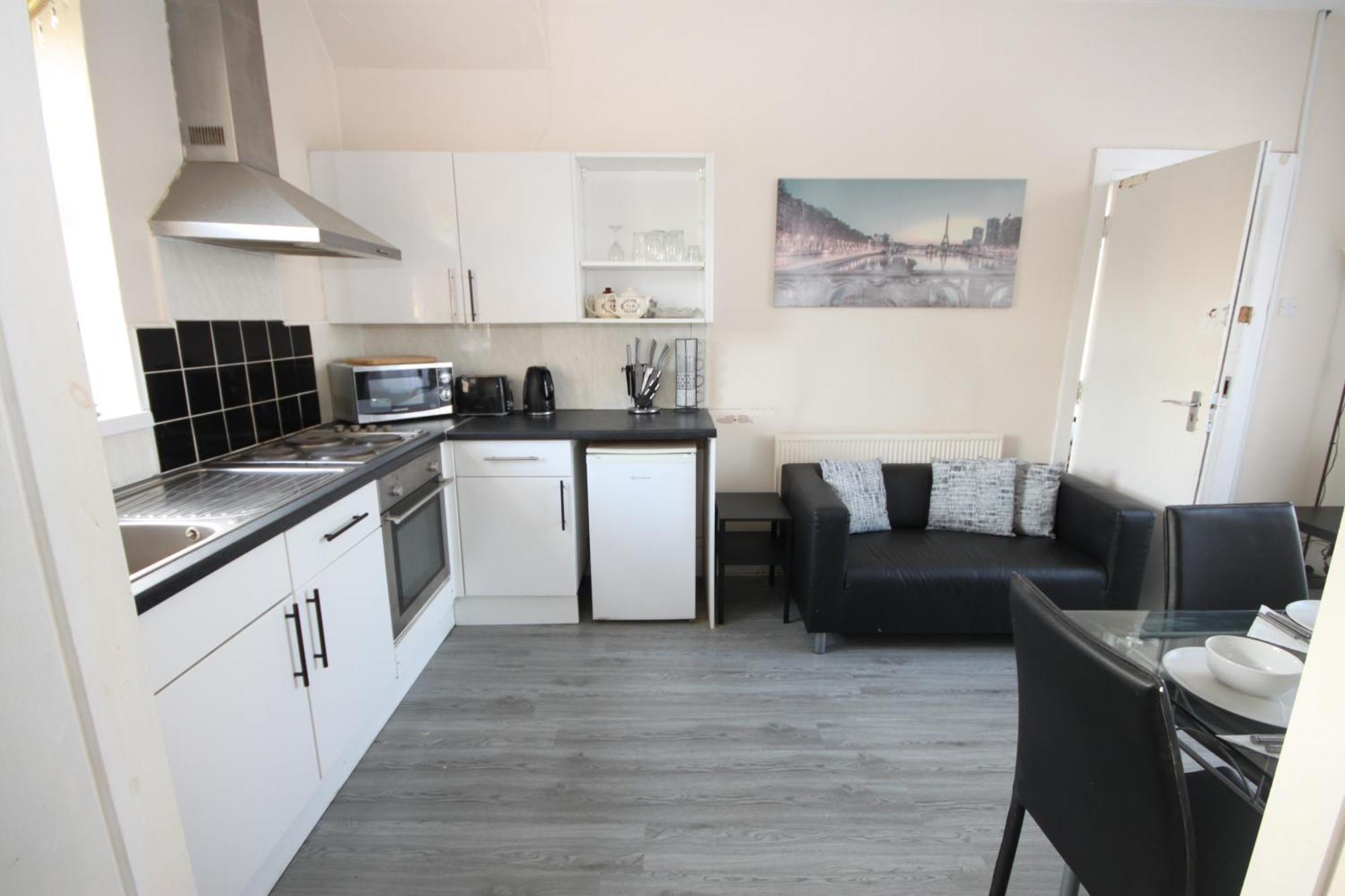 Cosy Casa: Beachfront Promenade Retreat with Free Parking Blackpool Exterior photo
