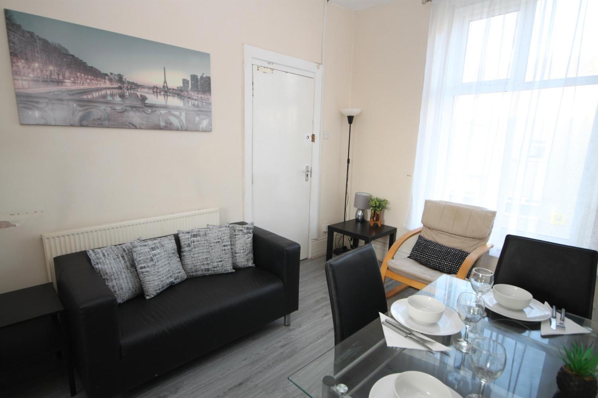 Cosy Casa: Beachfront Promenade Retreat with Free Parking Blackpool Exterior photo