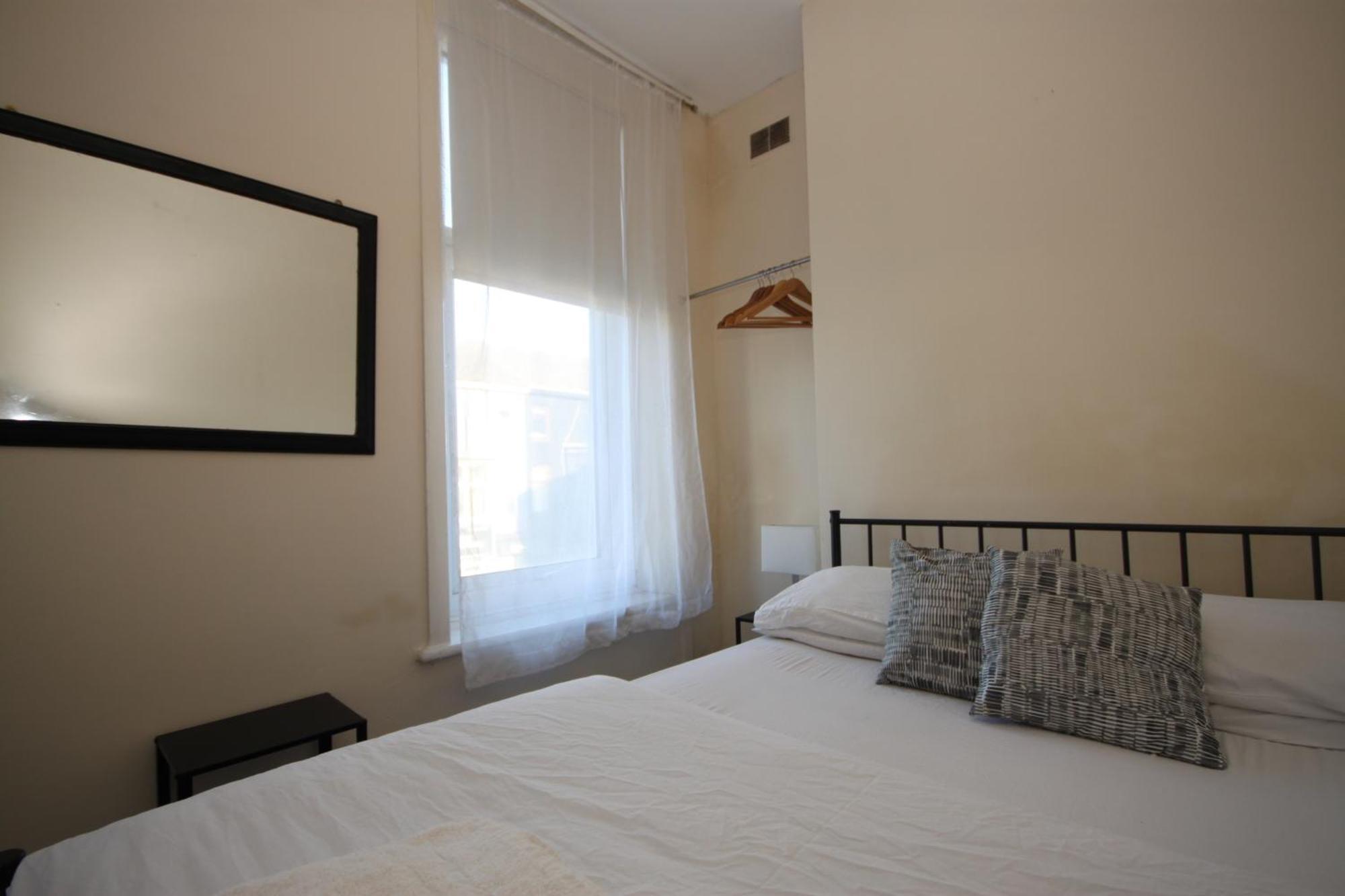 Cosy Casa: Beachfront Promenade Retreat with Free Parking Blackpool Room photo