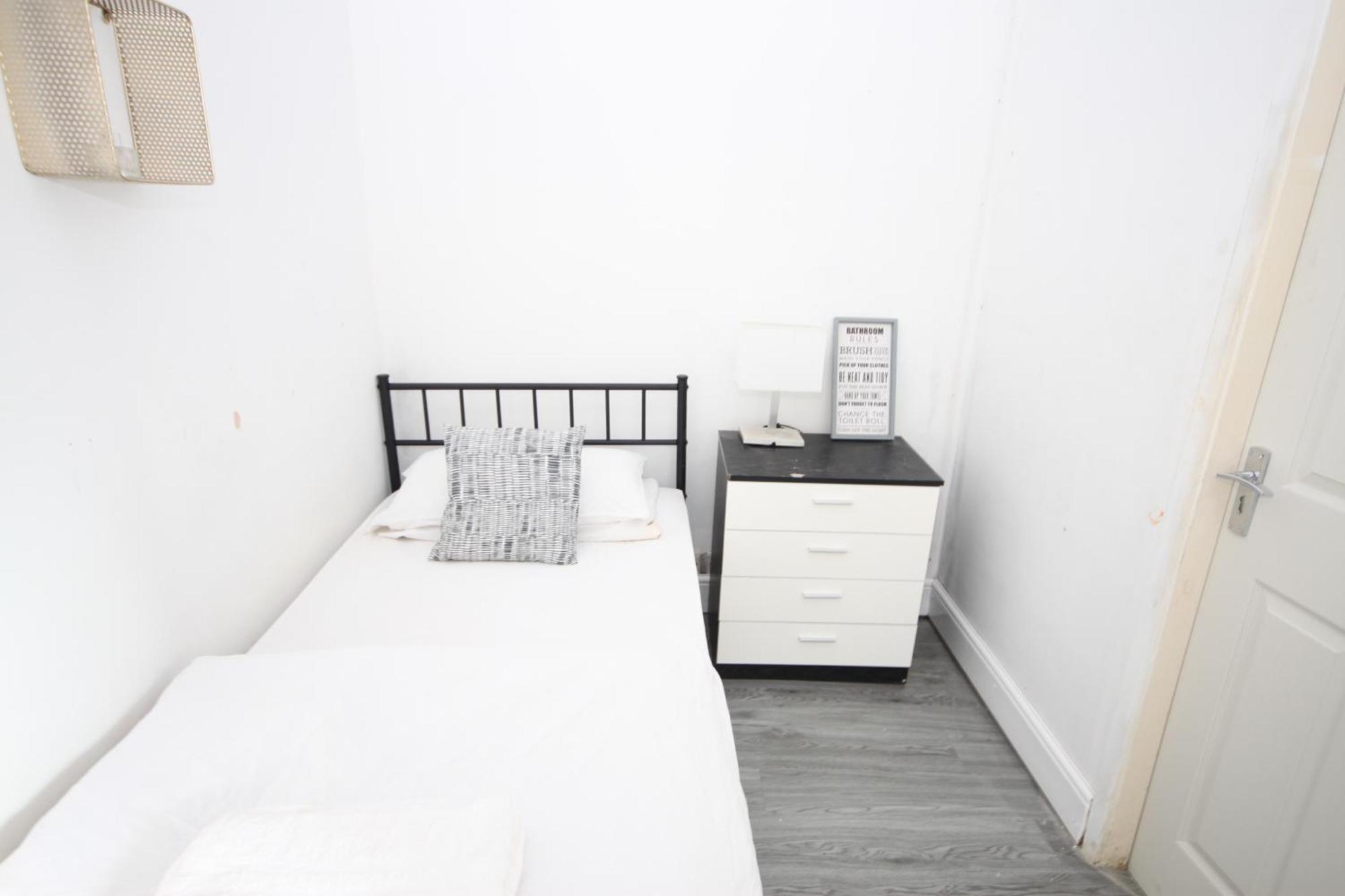 Cosy Casa: Beachfront Promenade Retreat with Free Parking Blackpool Room photo