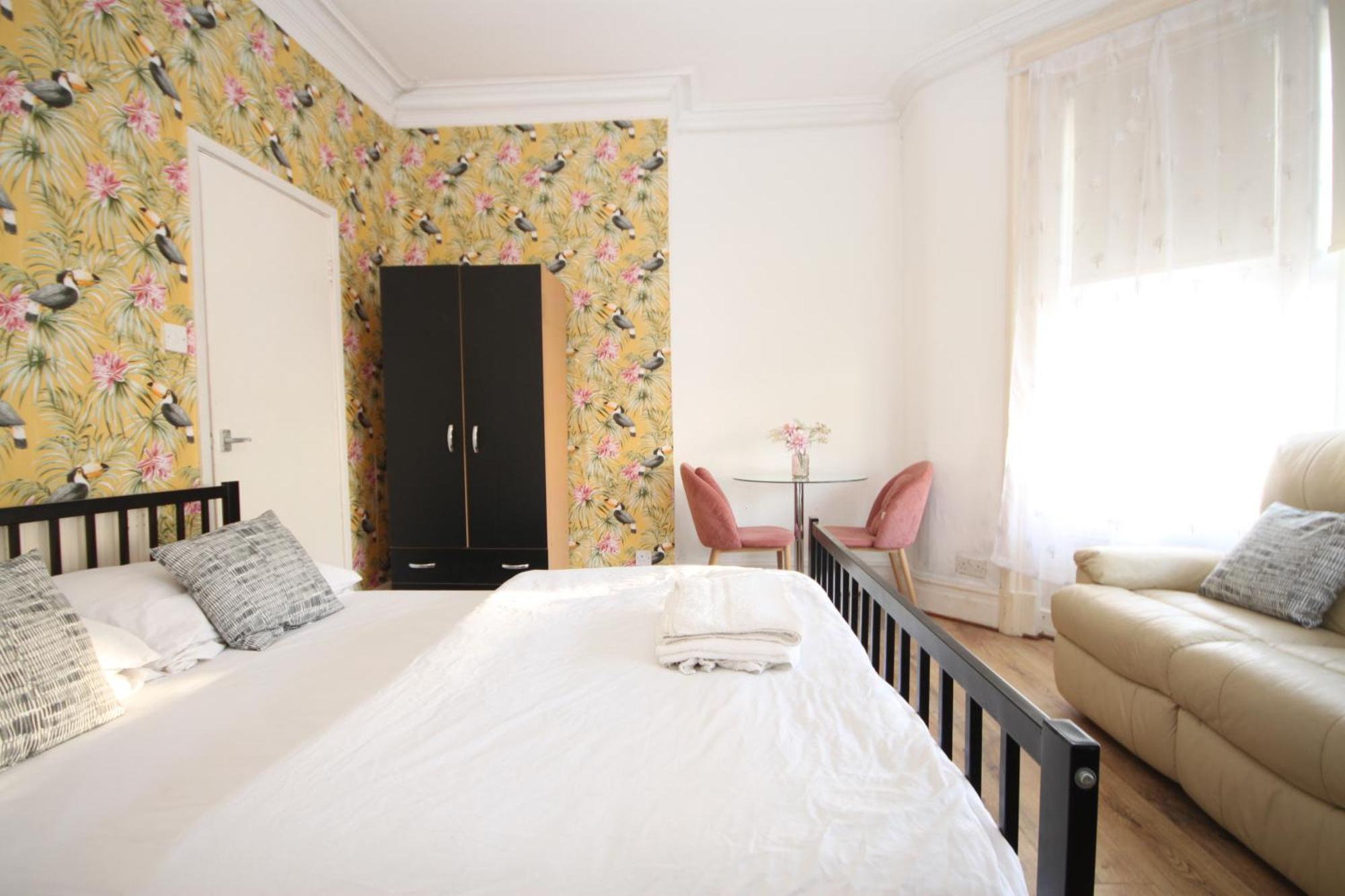 Cosy Casa: Beachfront Promenade Retreat with Free Parking Blackpool Exterior photo