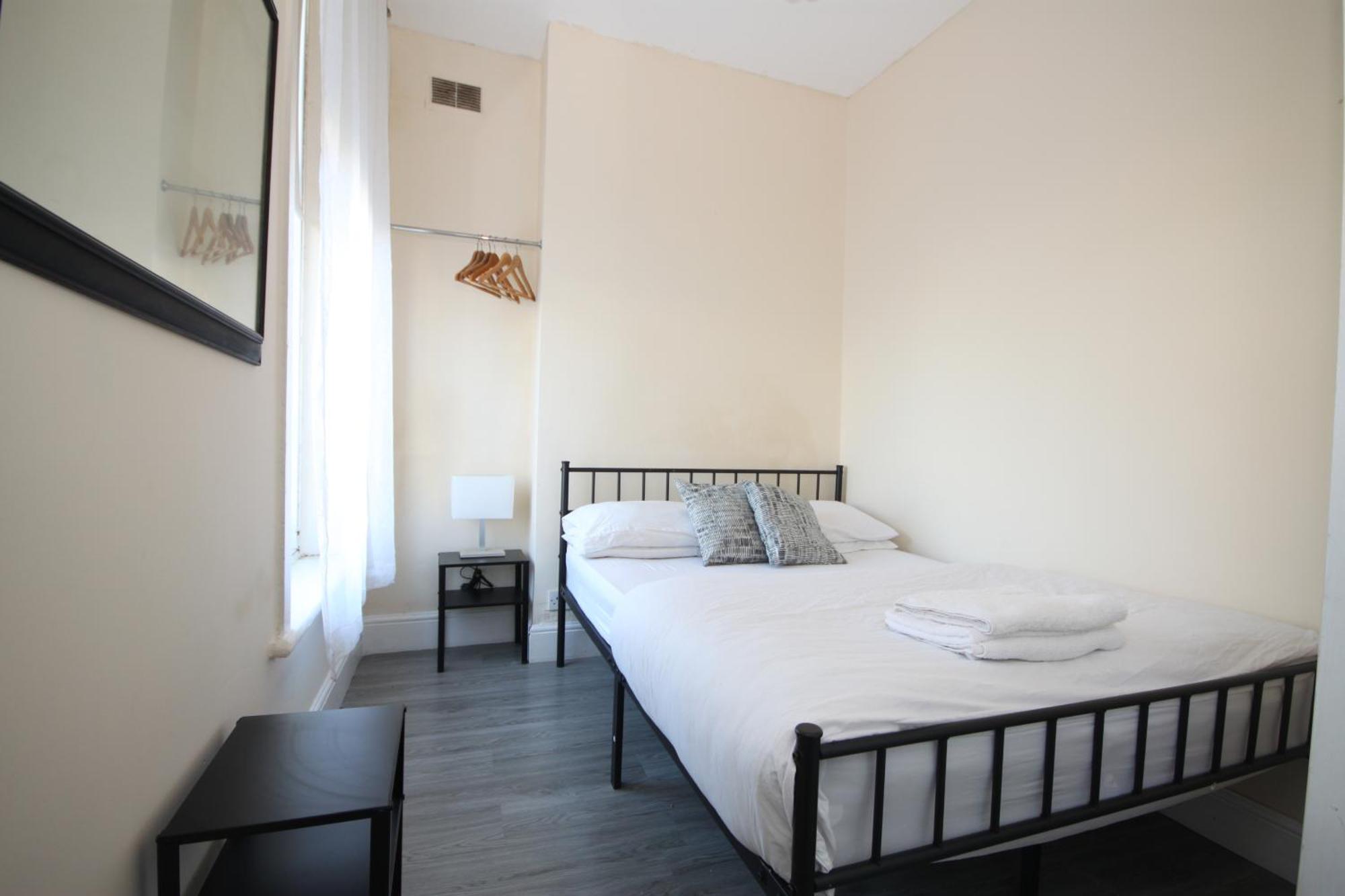 Cosy Casa: Beachfront Promenade Retreat with Free Parking Blackpool Room photo