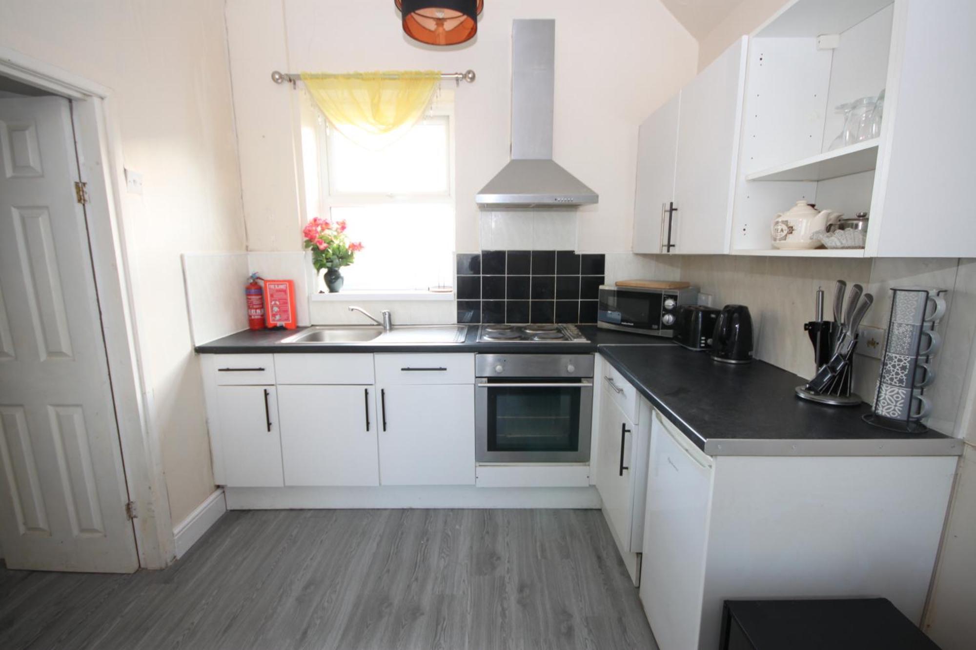 Cosy Casa: Beachfront Promenade Retreat with Free Parking Blackpool Exterior photo